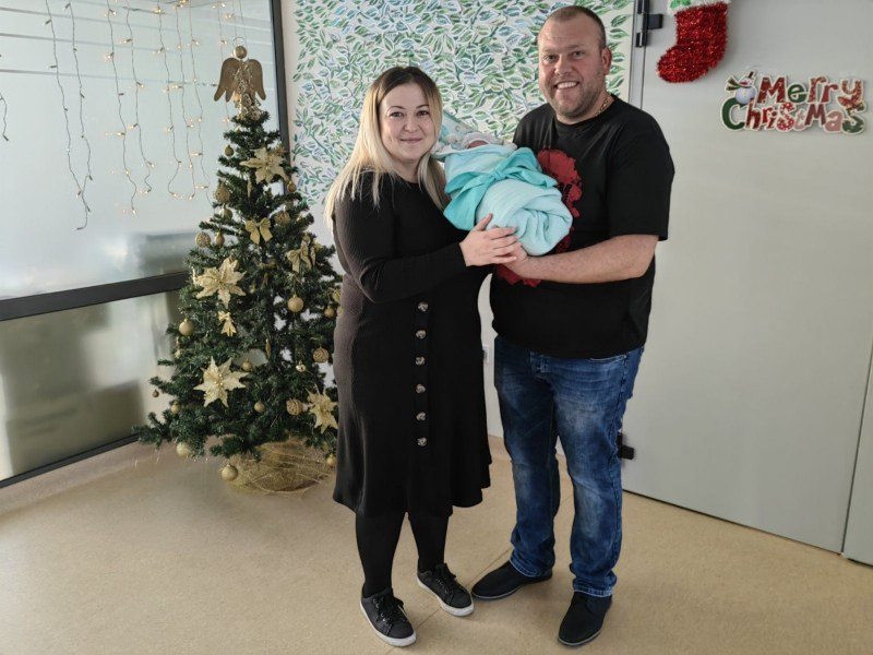 Чудо преди Коледа в пловдивска болница: Жена роди бебе за приказ след седем спонтанни аборта
