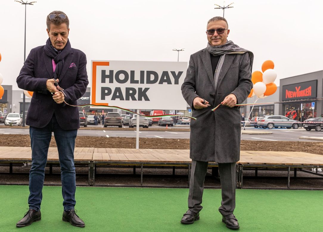 Първият търговски комплекс Holiday Park отвори врати в Пазарджик