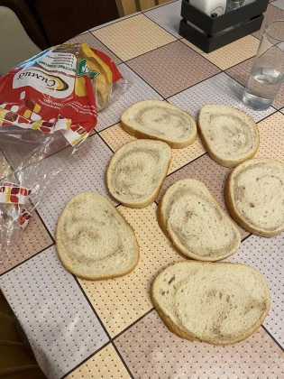 Пловдивчанка си купи хляб, отвори плика и й стана лошо СНИМКИ 
