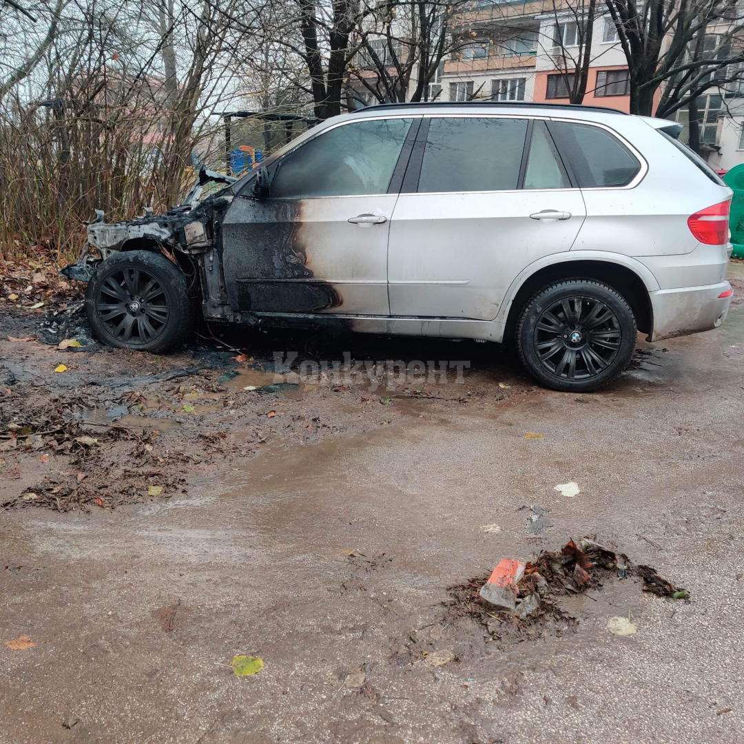 Огнена вендета! Запалиха лъскаво BMW X5 във Враца, а собственикът се оказа...СНИМКИ