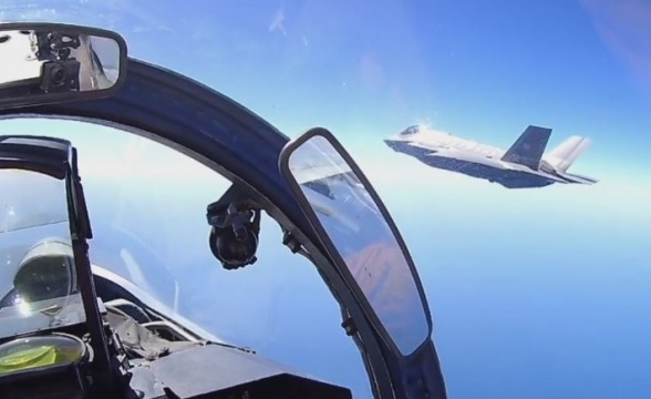 ВИДЕО запечата как руски Су-27П прехваща изтребител F-35 над Балтийско море