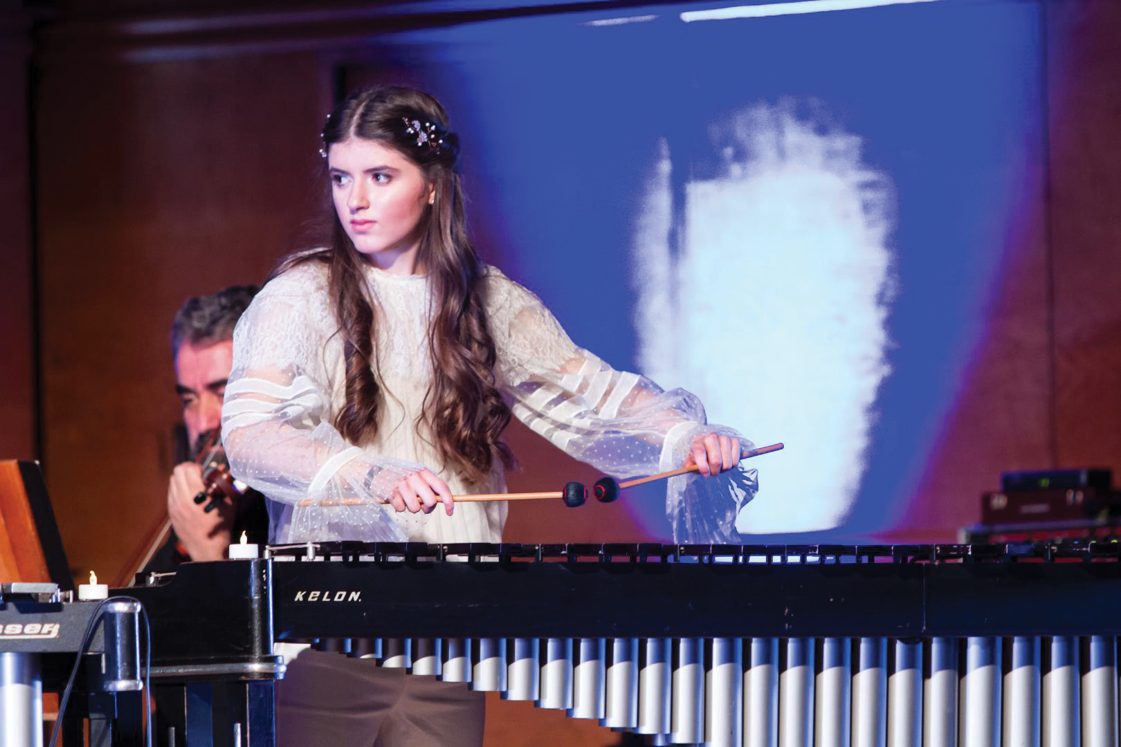Вижте детето-чудо Сара Чакърова в приказната ЗИМА на Вивалди пред Елхите на Таланта