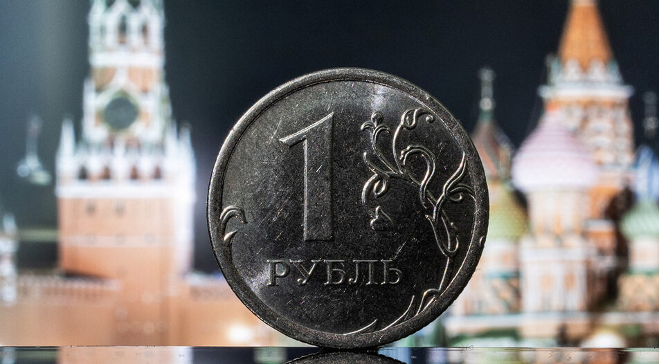 Рублата се срина на 6-месечно дъно спрямо долара след новите санкции