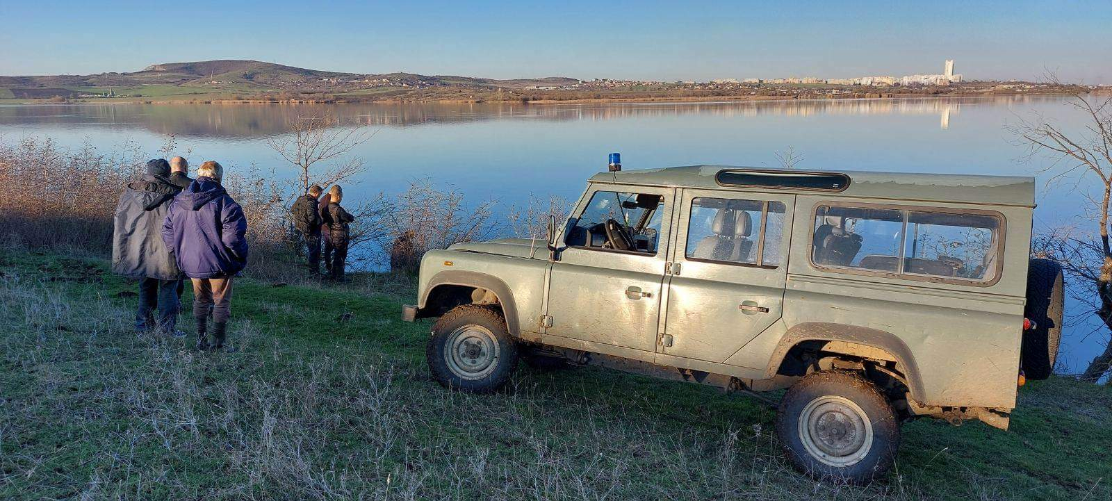 Съпруга на един от изчезналите рибари разпозна изплувалото днес тяло в езеро край Бургас СНИМКИ