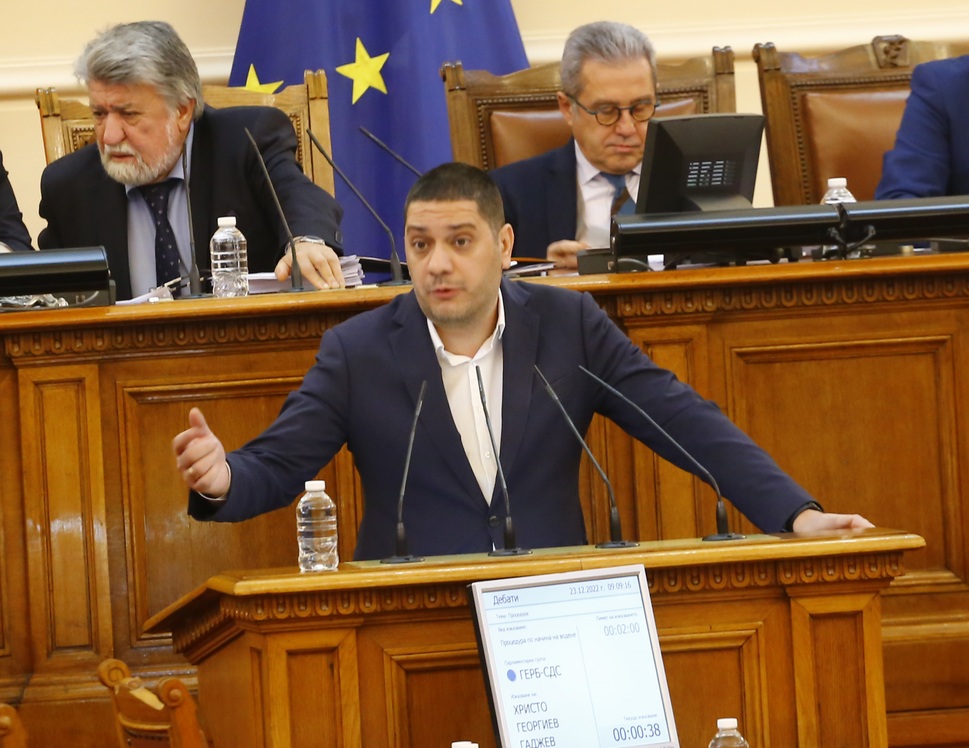 Гаджев захапа Тагарев: Парламентът не е бюро за снимки, проектът за "Страйкърите" може да... 