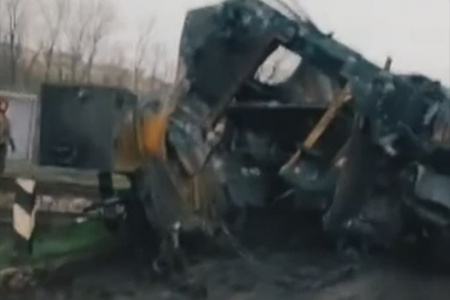 ВИДЕО от войната: Руски танк унищожи полска гаубица, като проби дупка в нея