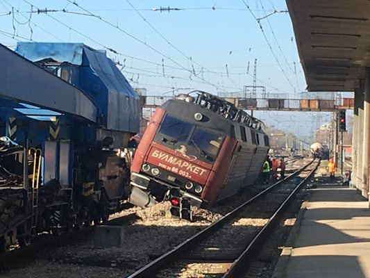Отново страх и ужас: Влак с фосфорна киселина дерайлира близо до България