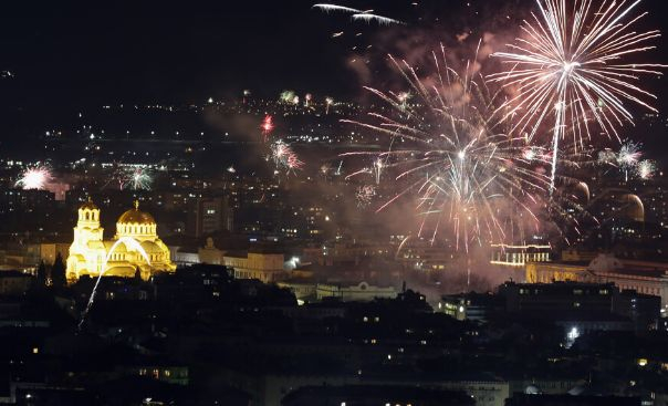 Невероятно време ще радва България в последния ден на 2022 г. а в новогодишната нощ... КАРТИ 