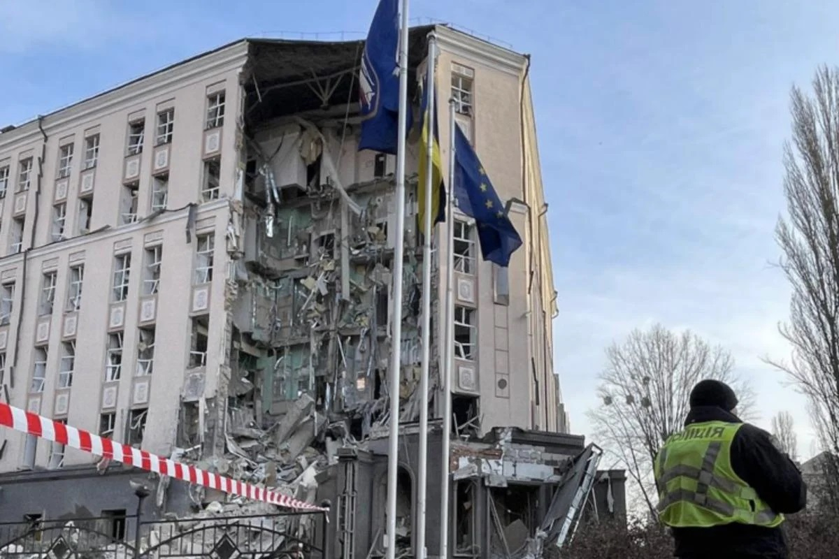 Мощни експлозии разтърсиха Киев, сирени вият в цяла Украйна ВИДЕО 