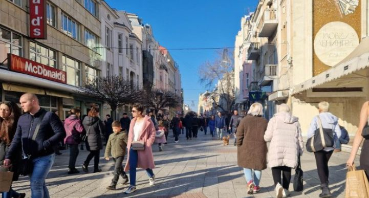 Пловдивчани отсвириха празничната трапеза! Всичко живо отиде... СНИМКИ 