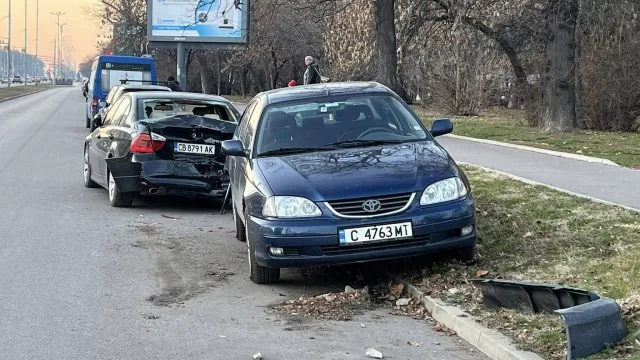 Горещи новини за неадекватния шофьор, който шпори из София СНИМКИ