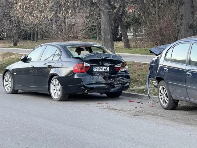 Горещи новини за неадекватния шофьор, който шпори из София СНИМКИ