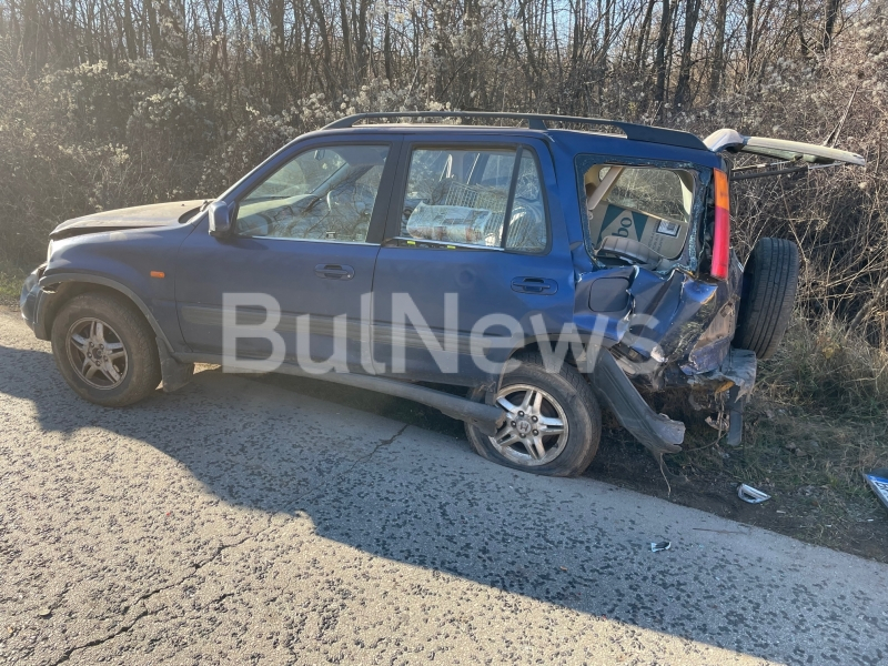 Зверско меле с 3 коли на входа на Враца, линейка хвърчи към болницата СНИМКИ 
