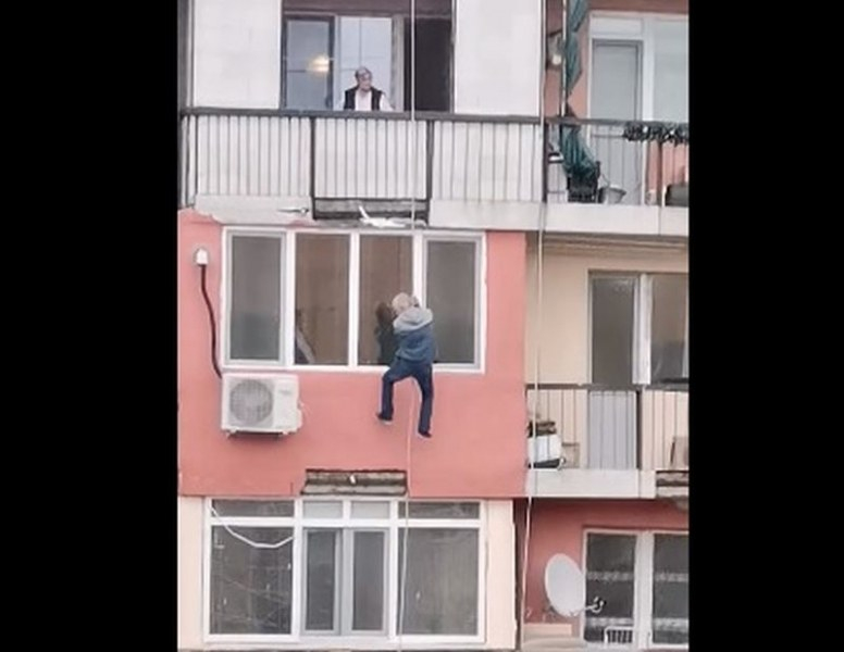 Невиждан екшън в Оряхово! Мъж бяга от полицията с въже от 6-ия етаж на блок ВИДЕО