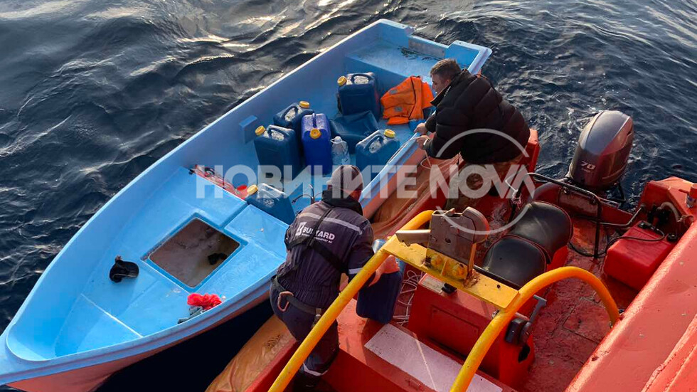 Българският кораб, плаващ към Антарктида, се натъкна на шокираща находка край Испания СНИМКИ