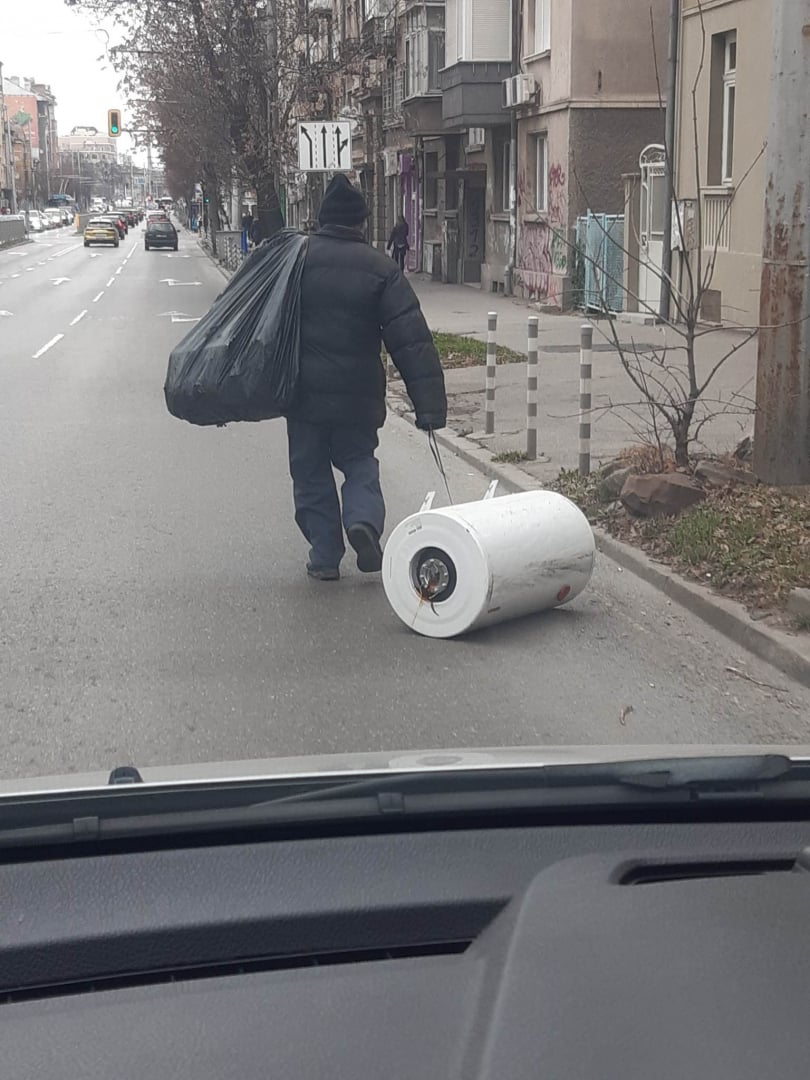 Тежката съдба на този мъж по улиците на София разплака мрежата СНИМКИ