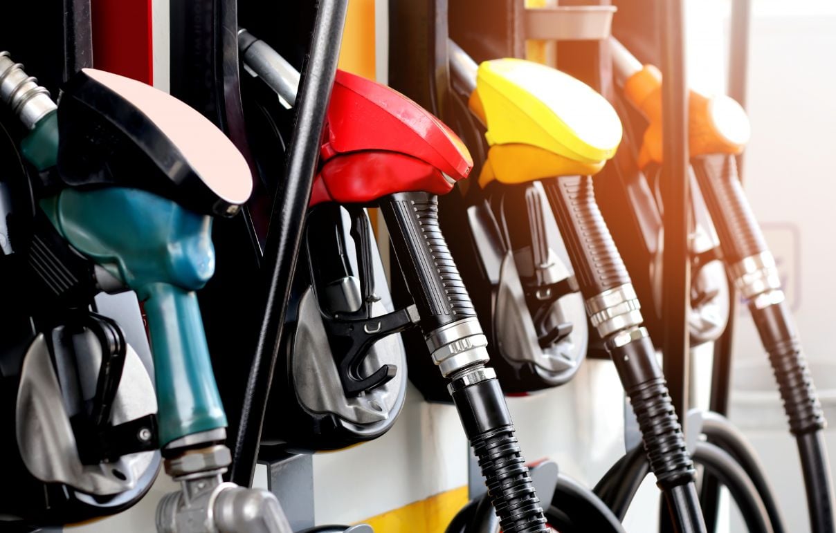 Енергиен експерт огласи с колко лева ни цакат с цената на горивата