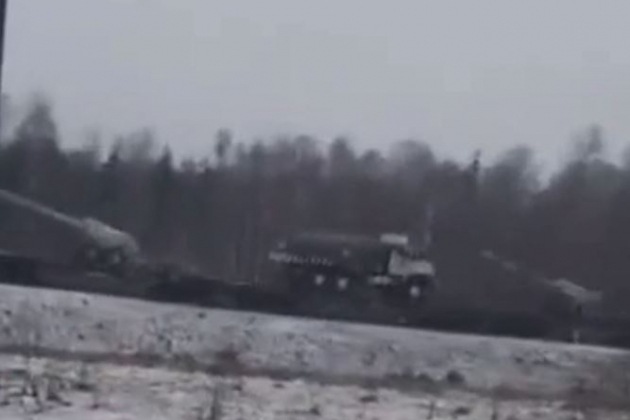 ВИДЕО от войната: Огромен влак с голямокалибрена артилерия е забелязан в Беларус
