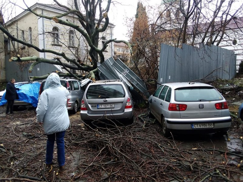 Стара Загора на косъм от голяма трагедия! СНИМКИ