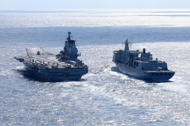 Два китайски кораба преследват американски конвой в Южнокитайско море
