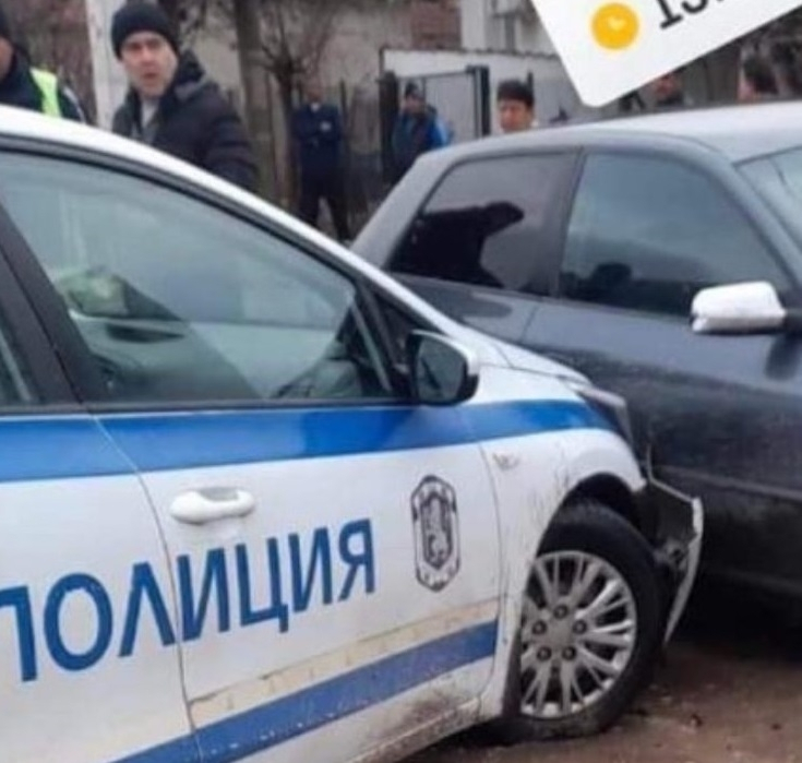 Обрат: Полицейският шеф нарочно блъснал с патрулка ромската кола в Бяла Слатина, причината е...