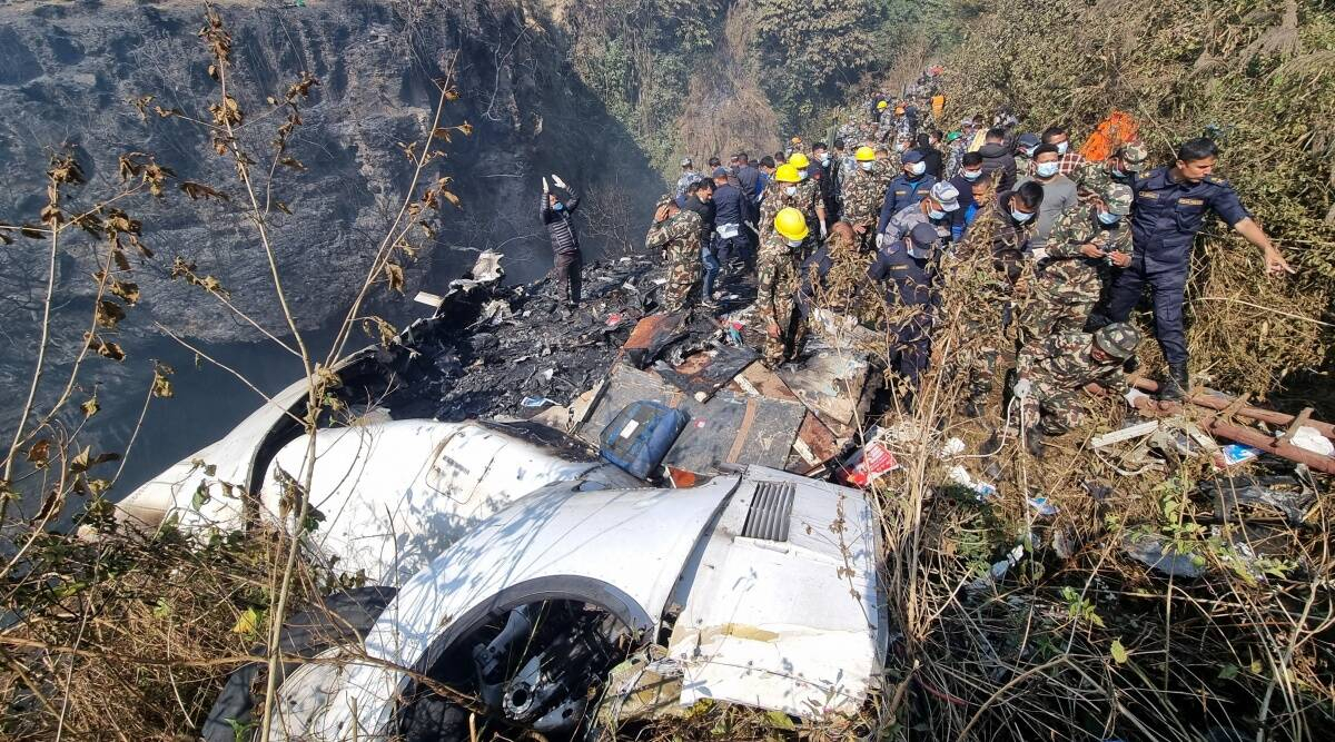 Чудо! Има оцелели в разбилия се в Непал самолет