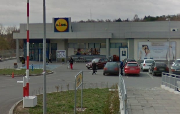 Охранителка в "Лидл" в Сливен разплака мрежата с този разказ за случка в хипермаркета