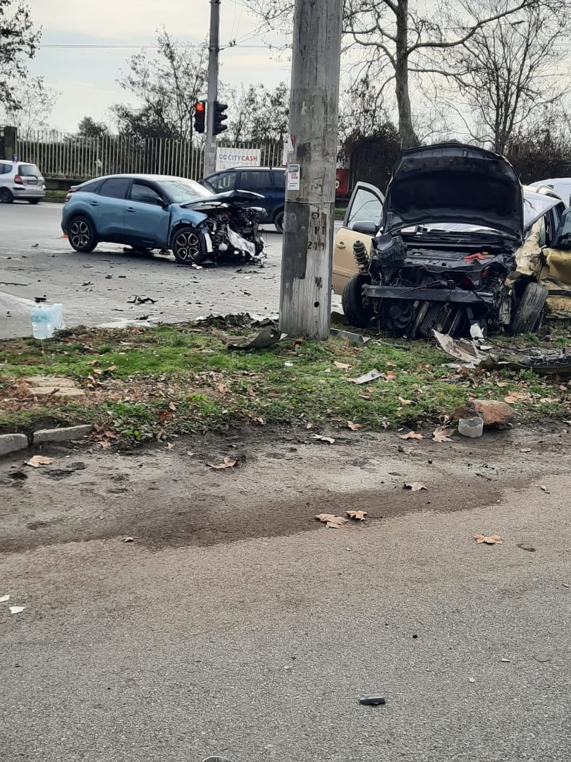 Такава зверска катастрофа скоро не е имало в Сливен, хората гледат и се кръстят СНИМКИ