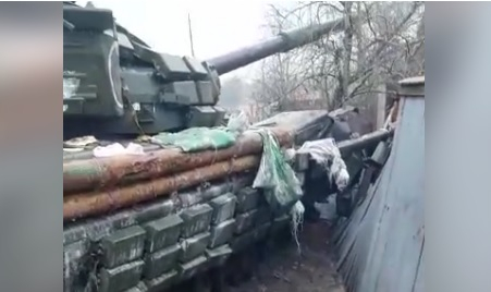ВИДЕО от войната: ВСУ показаха нов трофеен руски танк