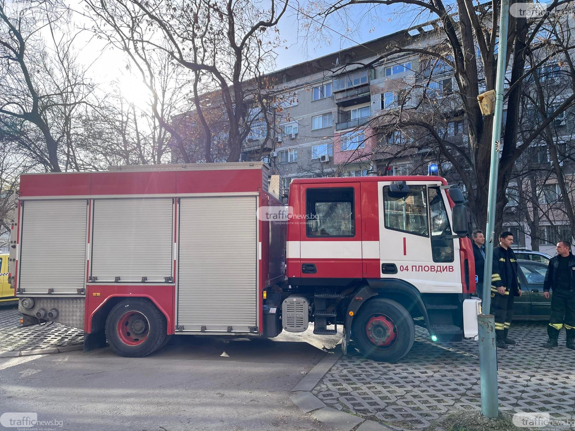 Ужас с четири деца в Пловдив! Хвърчат линейка и пожарна СНИМКИ