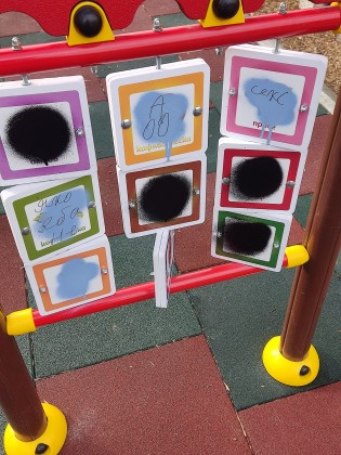 Това е прекалено! Направиха немислимото на детска площадка в Пловдив СНИМКИ