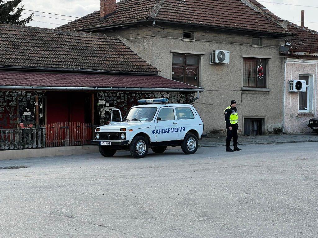  Мощна спецакция скова Търновско, ченгета блокираха куп квартали СНИМКИ 