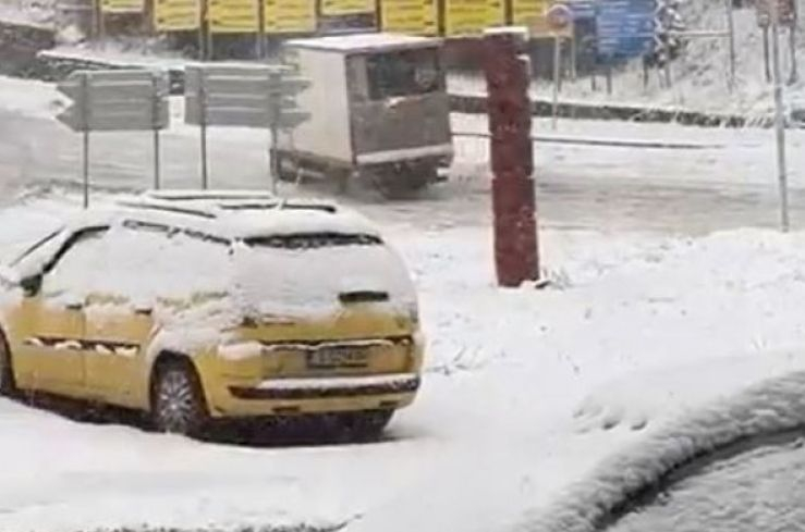 Зимата се завърна в България! Сняг вече трупа и в... ВИДЕО 