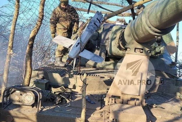Феноменален случай: Ето как украински танк се спаси от дрон-камикадзе "Ланцет" СНИМКИ