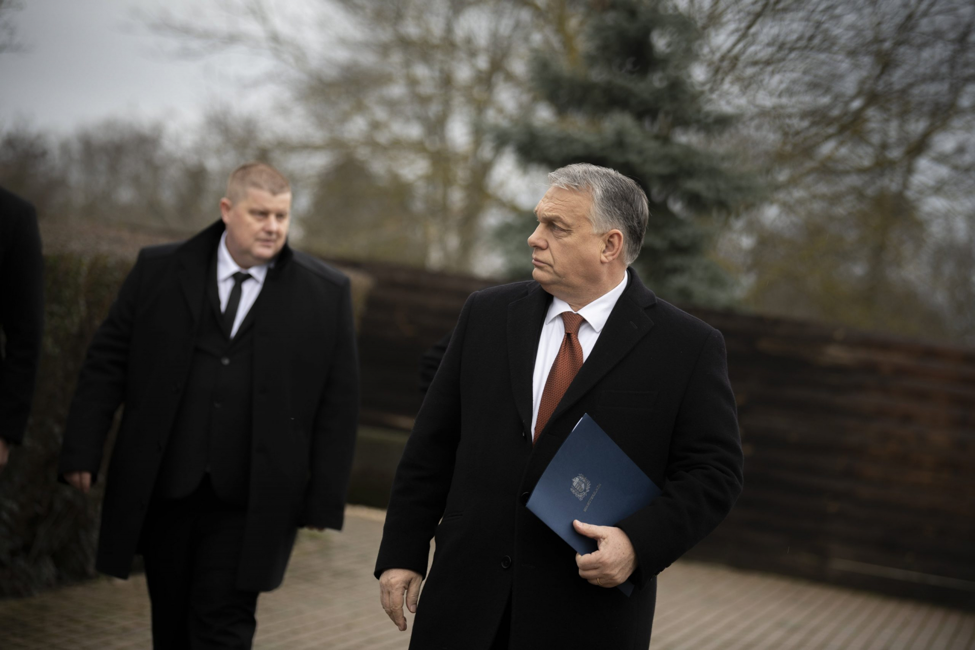 Орбан: Унгария няма да коленичи пред брюкселските бюрократи и да се откаже от историята си