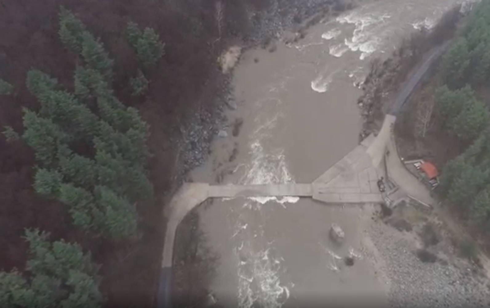 ВИДЕО показа как водната стихия откъсна от света 6 села в Кърджалийско 