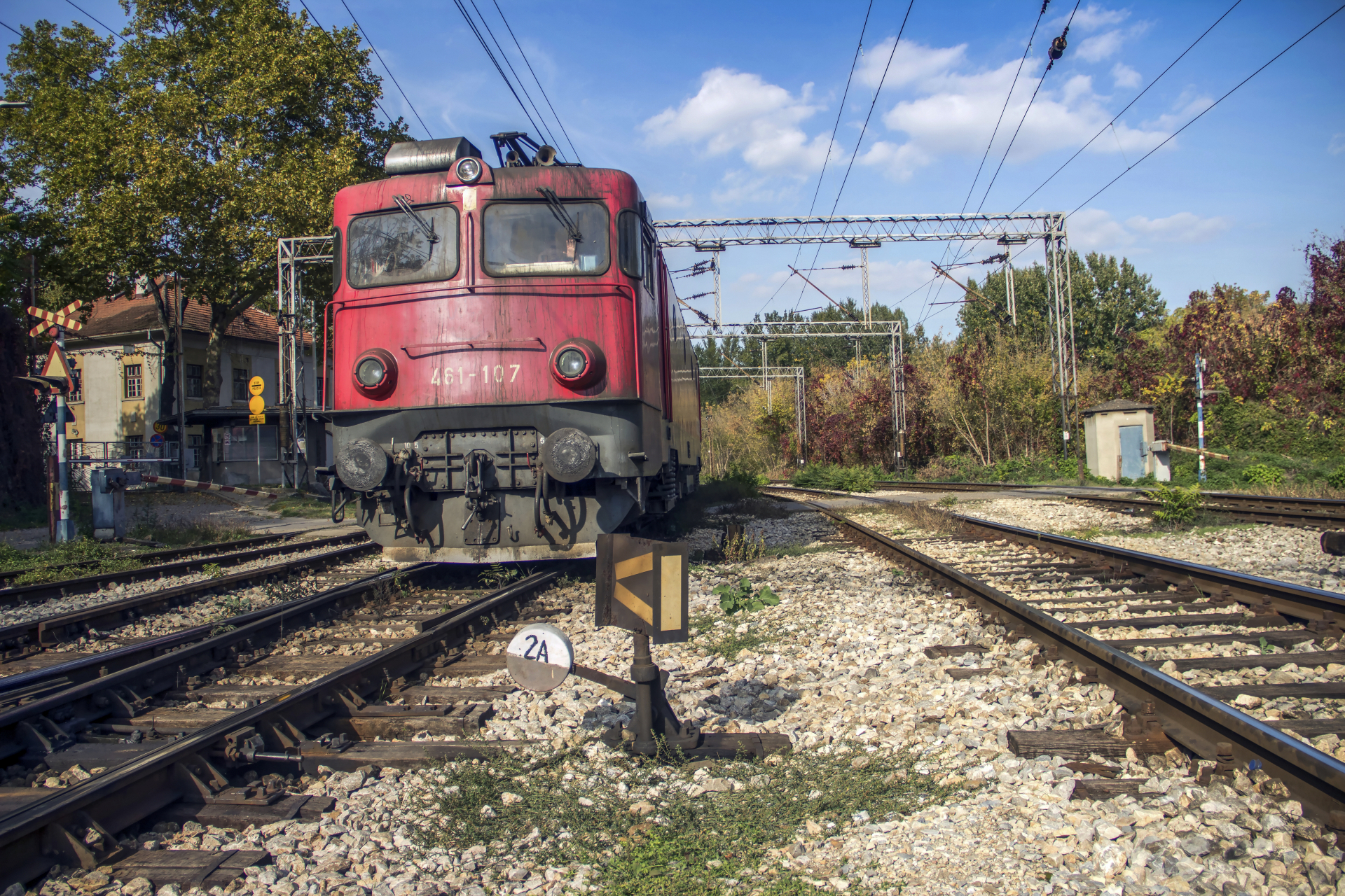 Влак блъсна мъж в Пловдивско, откараха го по спешност в болница, но... 