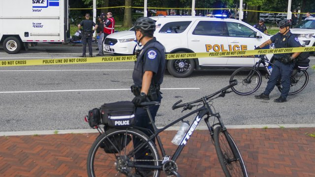 Нападелят при стрелбата в магазин във Вашингтон се самоубил