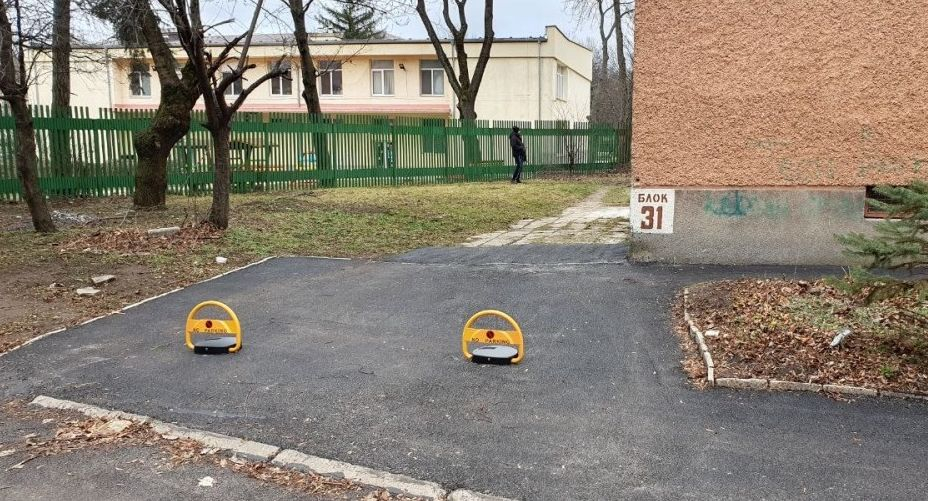 Бащиния: Столичанин си направи частен паркинг, попиляха го СНИМКИ