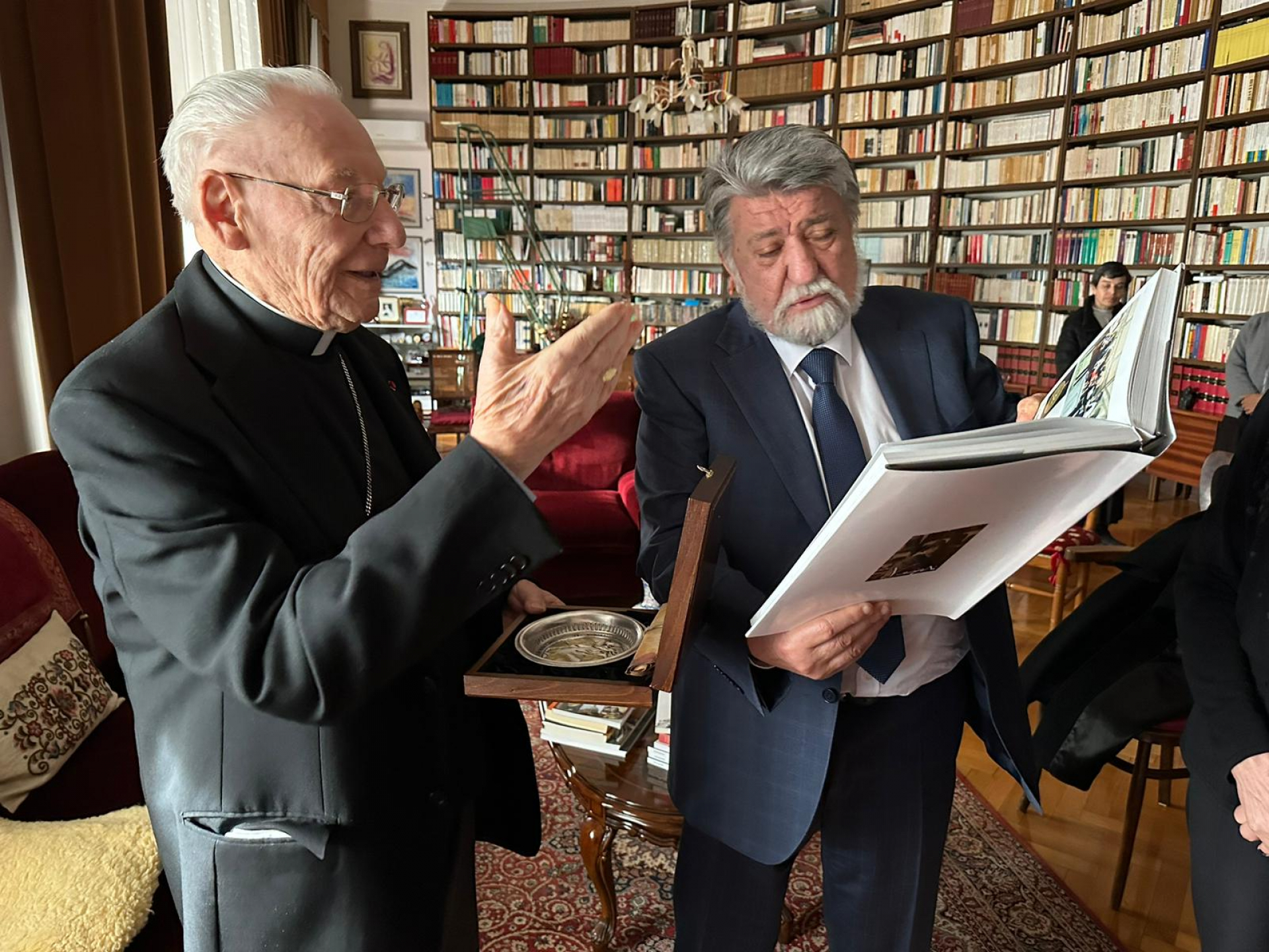 Вежди Рашидов и кардинал Пупар отново заедно след 42 години СНИМКИ