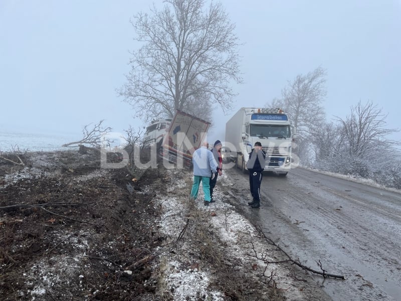 Невиждана каскада във Врачанско, шофьорите не вярват на очите си СНИМКИ