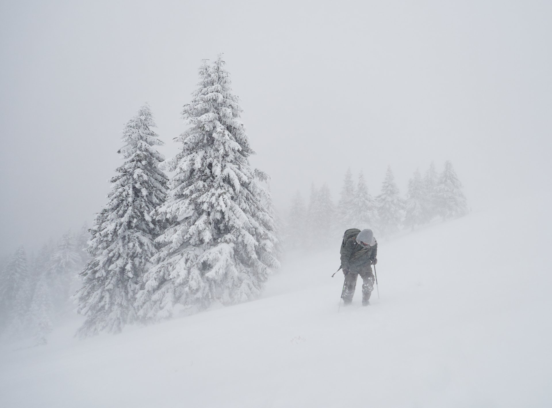 Сняг и студ сковаха Балканите, кодове за опасно време в над 50 града
