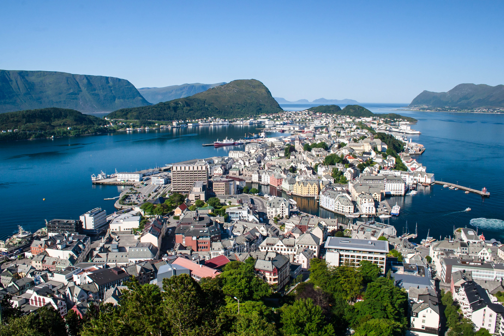 Кой е най-богатият град в Норвегия и защо къщите му са бели 