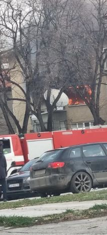 Извънредна ситуация в жилищна кооперация в Пловдив, пожарни хвърчат към мястото СНИМКИ