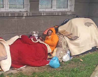 СНИМКИ на мъж, жена и куче от Варна, потресоха мрежата