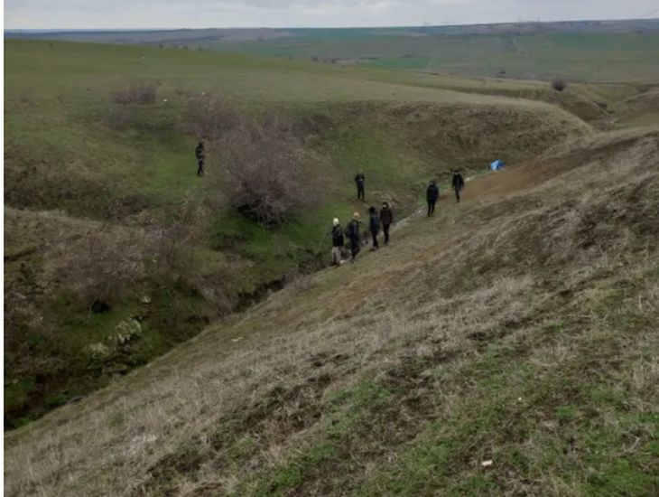 Тумба мигранти го закъсаха здраво край Трояново