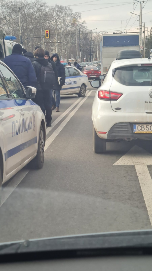 Какво се случва: Нови арести след гонка с полицията, "Орлов мост" е блокиран СНИМКИ 