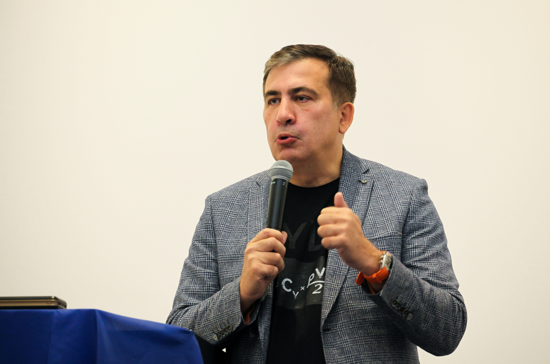 Мистерия със здравето на Саакашвили, бил припаднал, но...