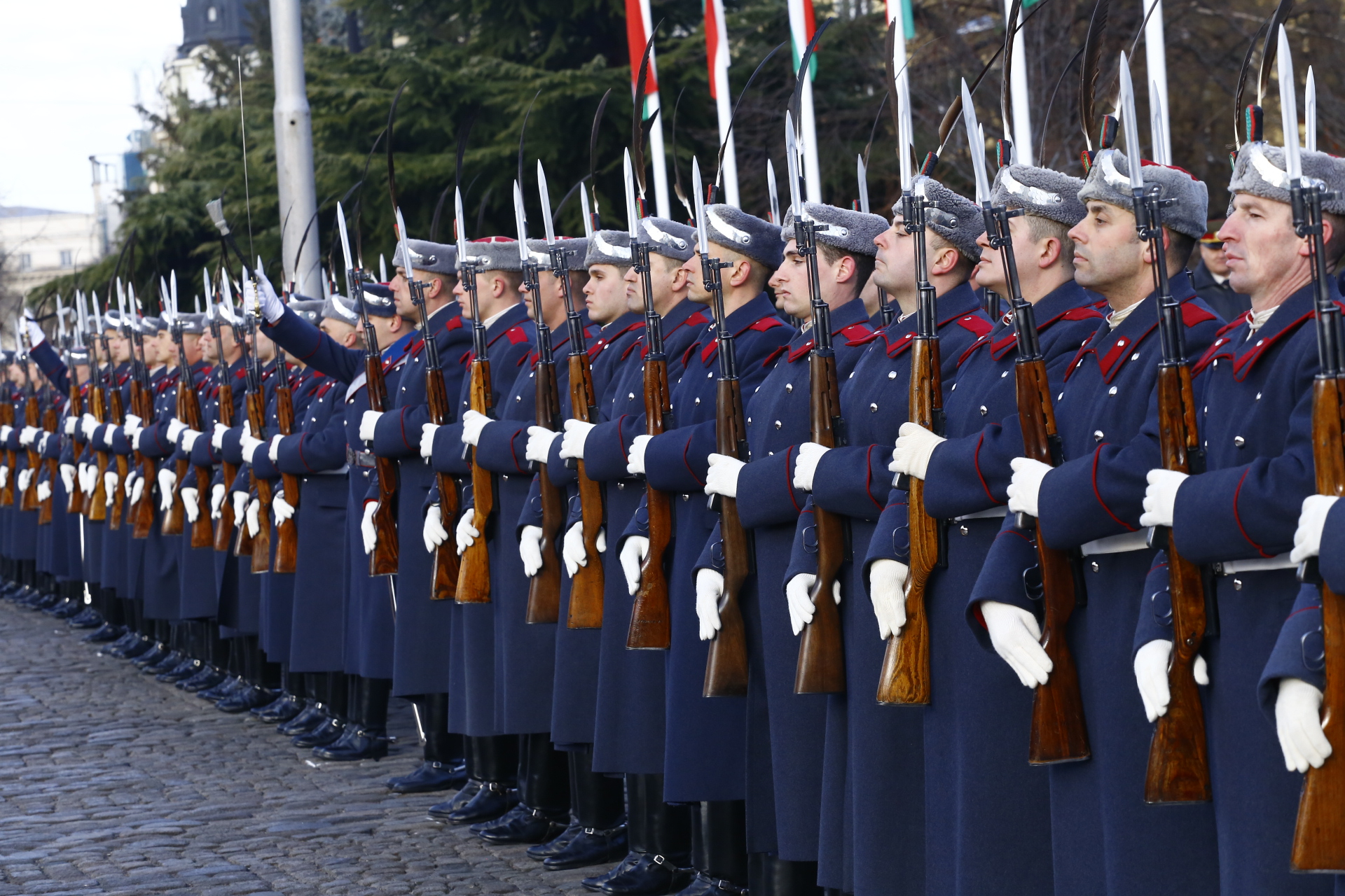 Военният министър обясни къде ще се изпращат български войски 