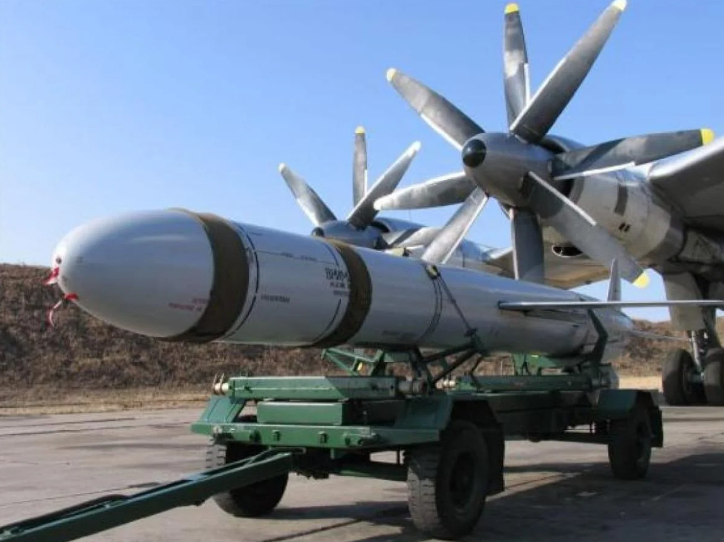 Експерт от Киев посочи какви капани монтират руснаците на новите ракети Х-101